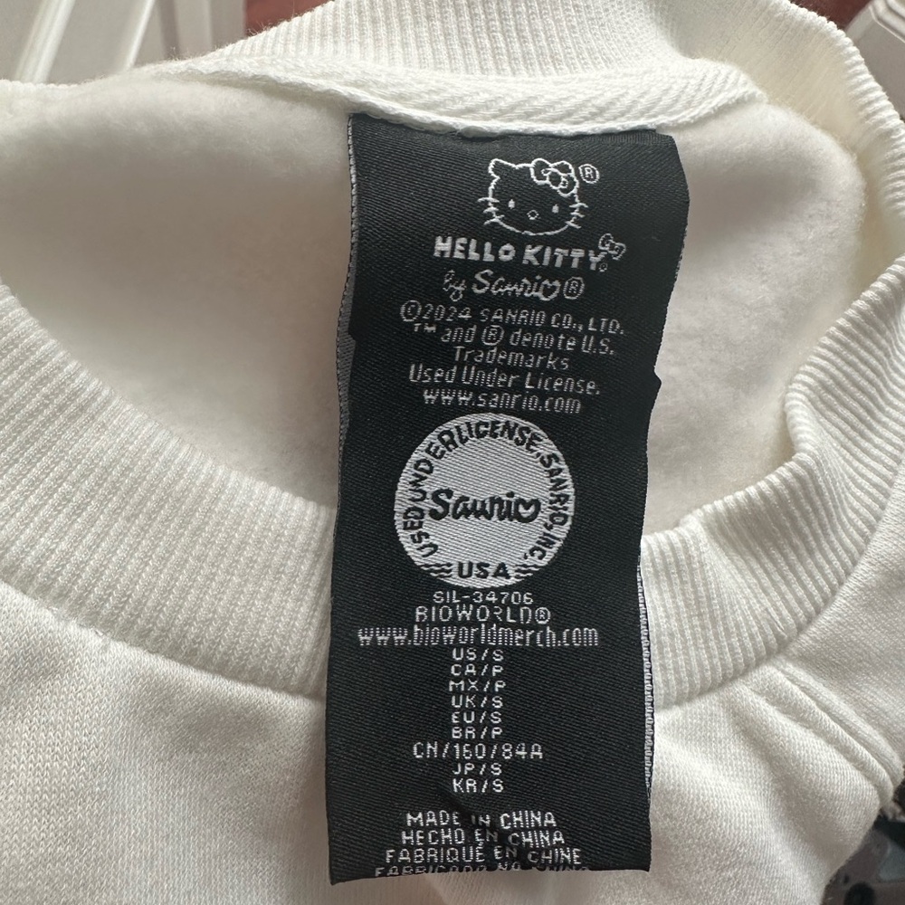 NWT Hello Kitty Apple Graphic Pullover - White - Woman’s Size Small - Picture 6 of 6